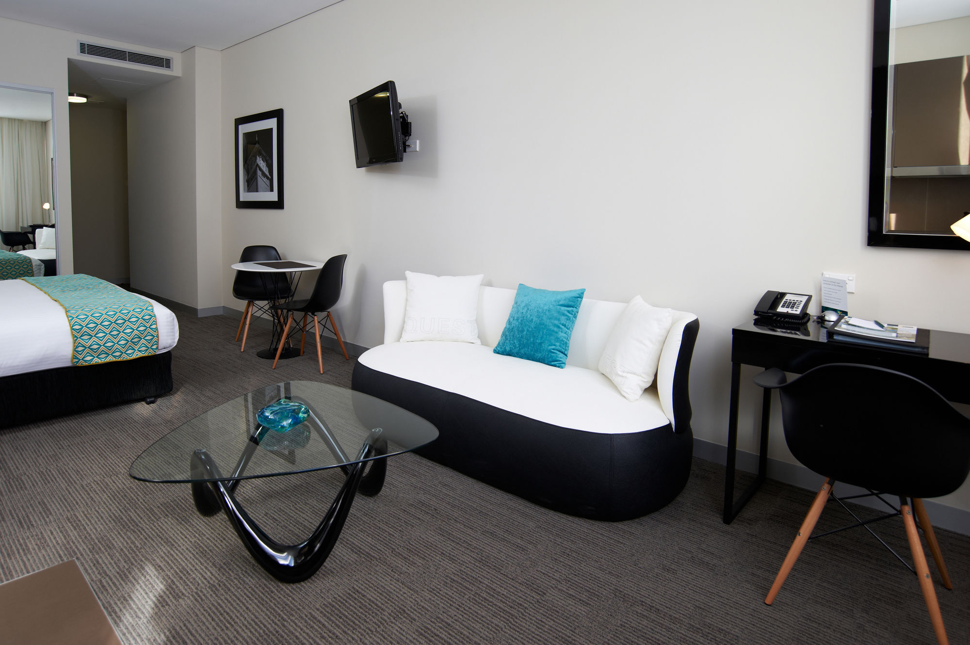 Фото Holiday Inn & Suites Sydney Bondi Junction, an Ihg Hotel