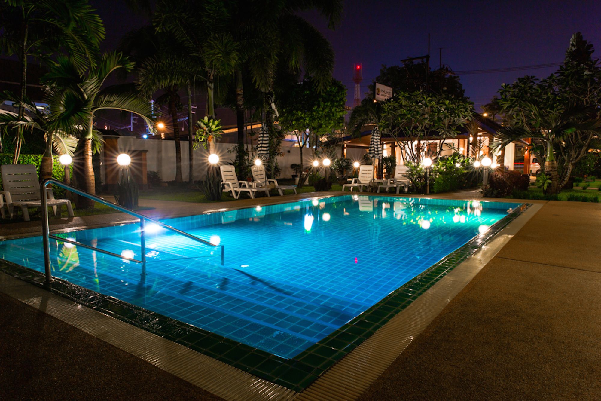 Фото Phuket Airport Hotel