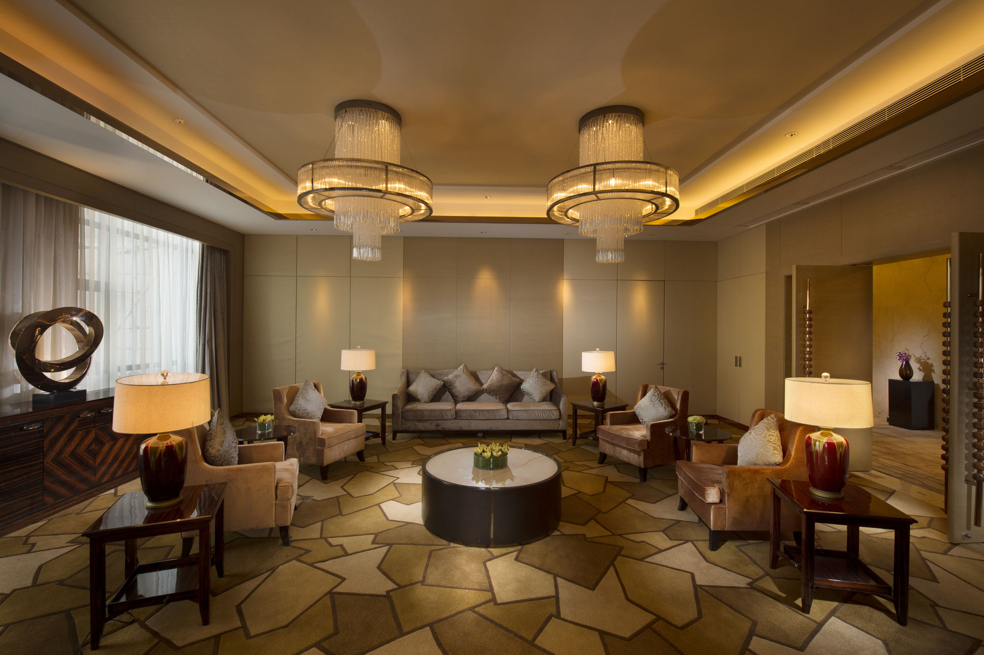 Фото Hilton Zhongshan Downtown