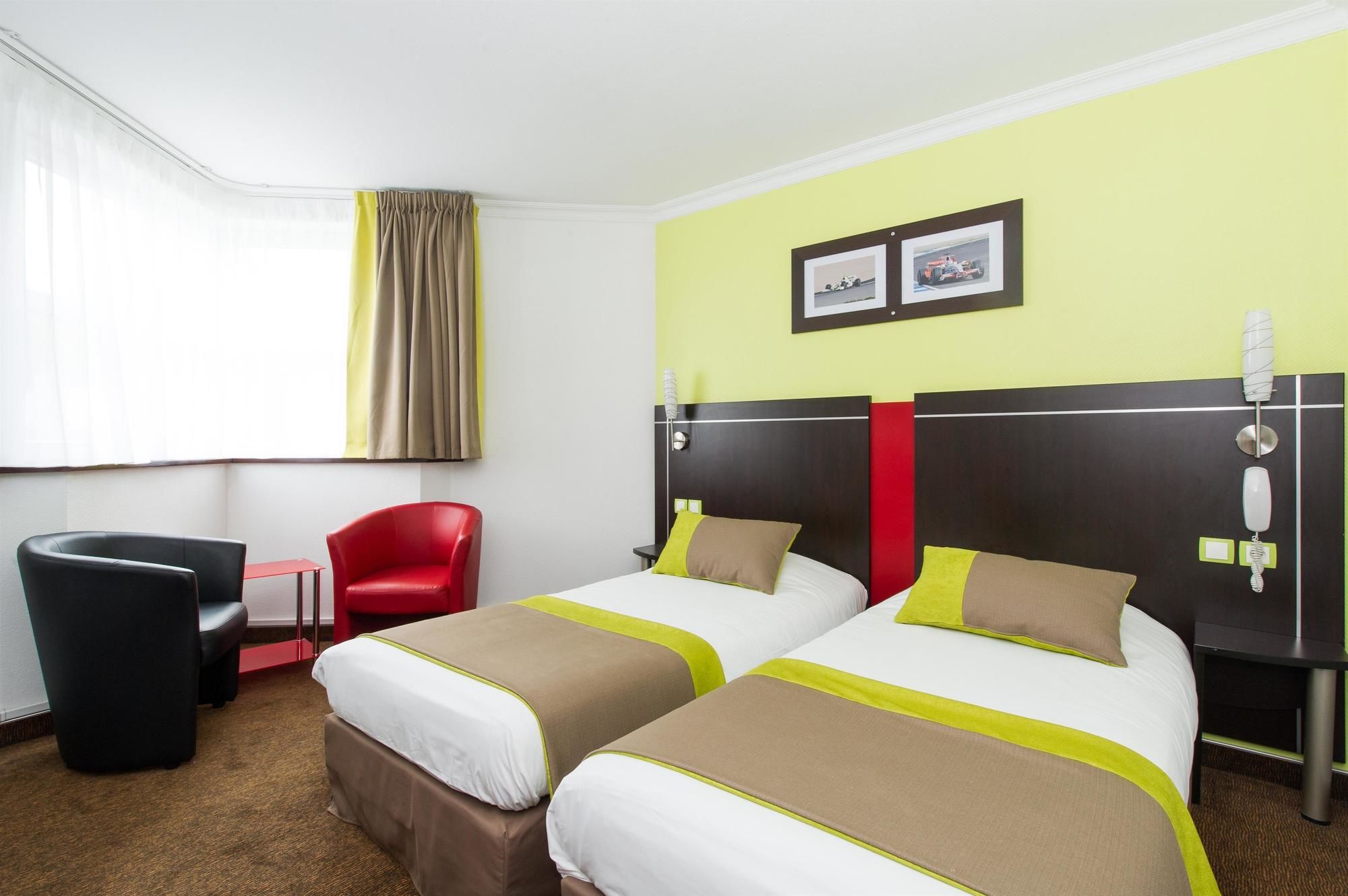 Фото Campanile Reims Centre Cathedrale