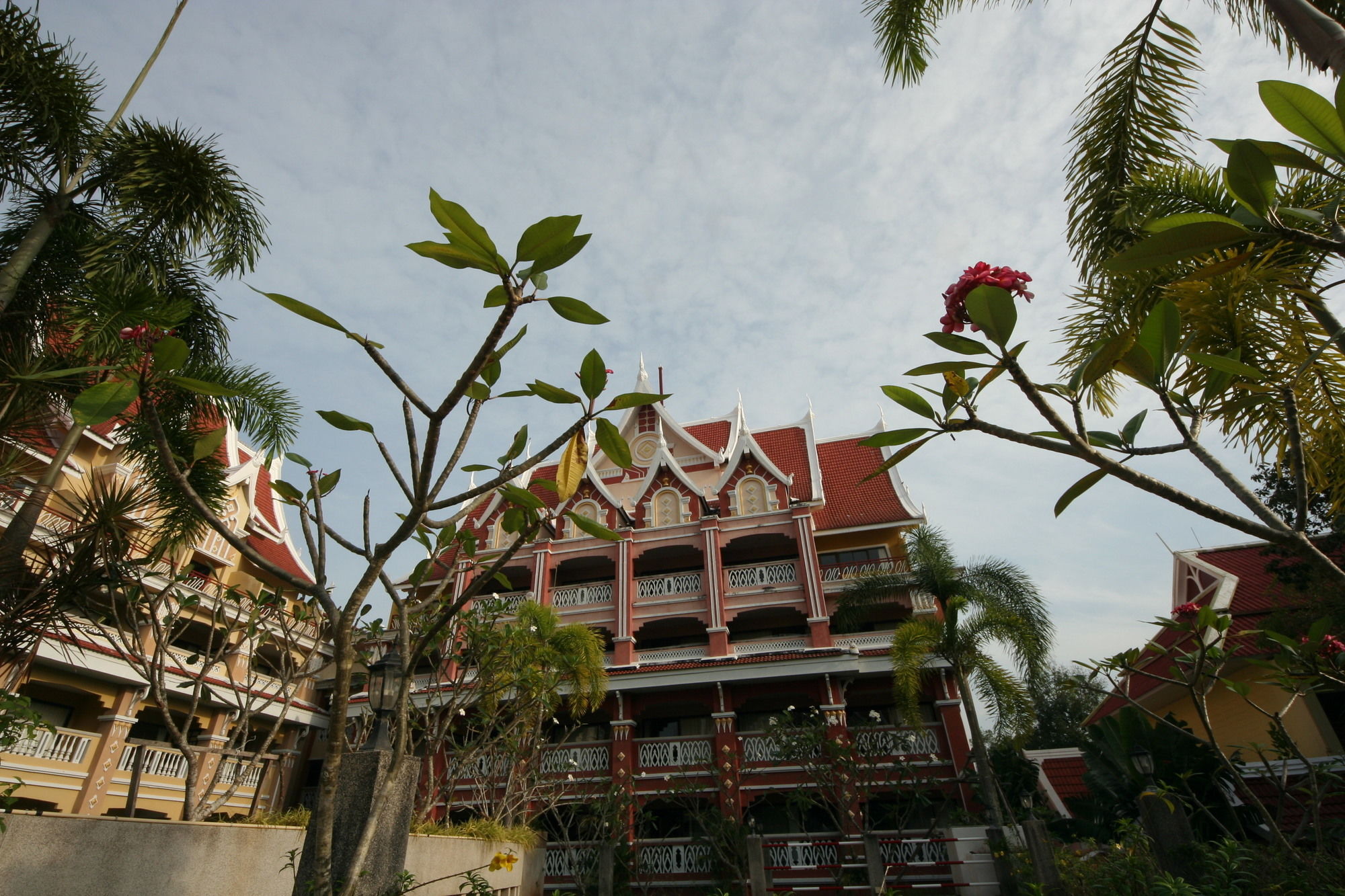 Фото Ayodhaya Palace Beach Resort Krabi