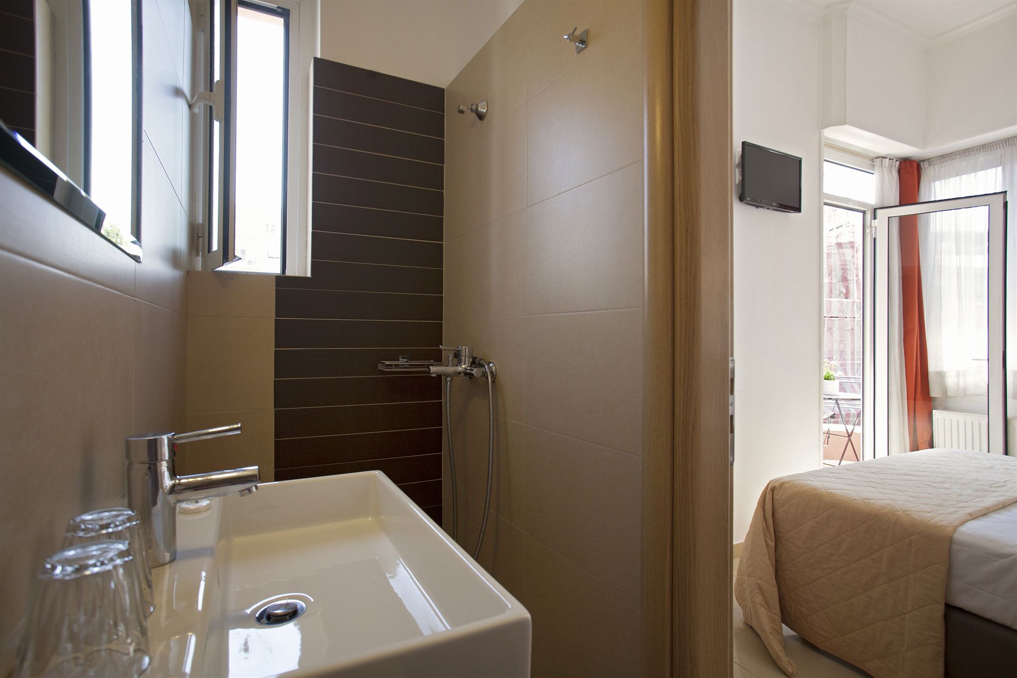 Фото Metropolis Hotel