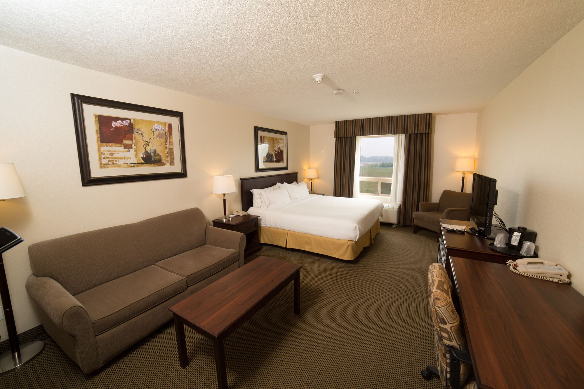 Фото Holiday Inn Express Hotel & Suites Whitecourt, an Ihg Hotel