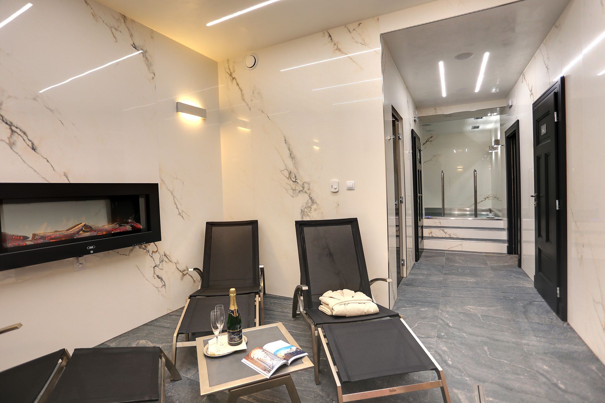 Фото Ferdinandhof Apart-Hotel