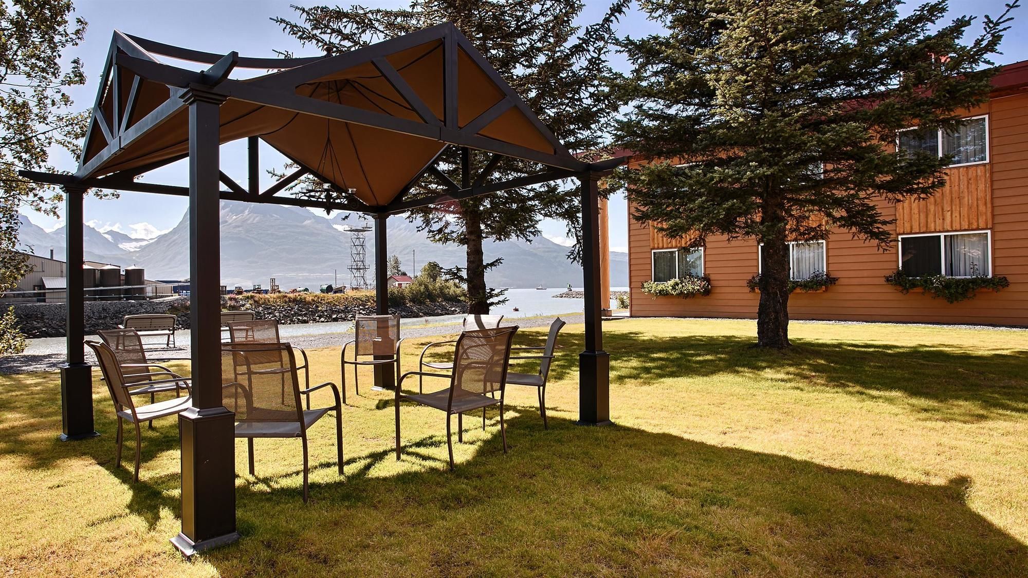 Фото Best Western Valdez Harbor Inn