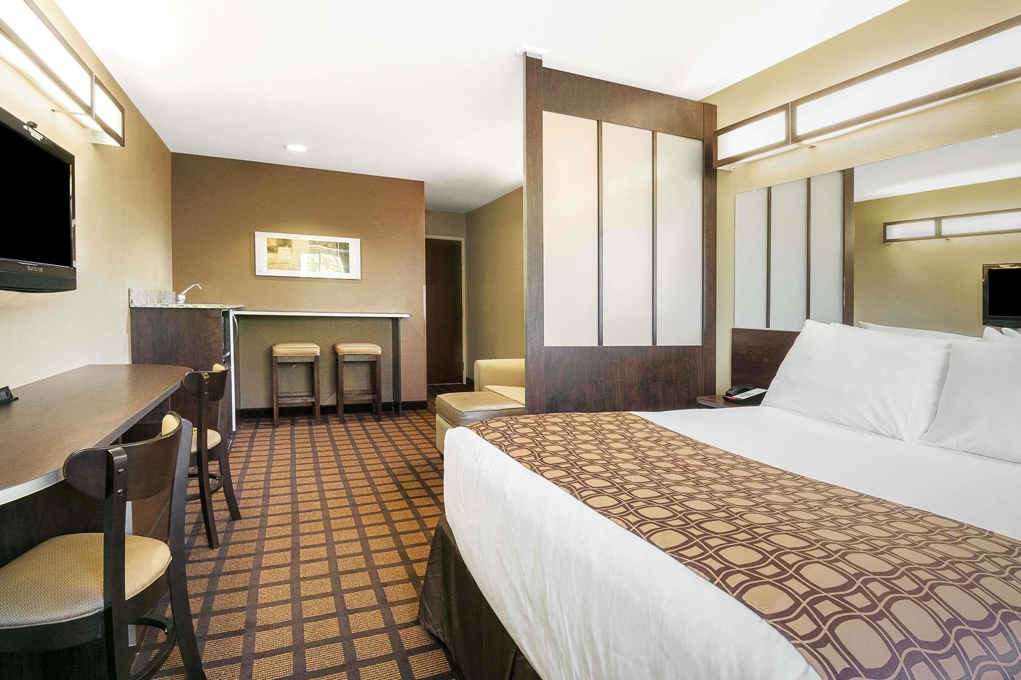 Фото Microtel Inn & Suites by Wyndham Austin Airport