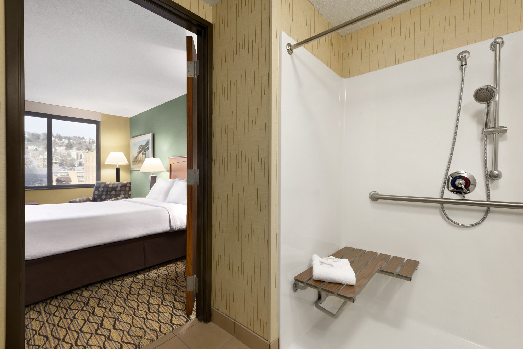 Фото Holiday Inn & Suites Duluth Downtown, an Ihg Hotel