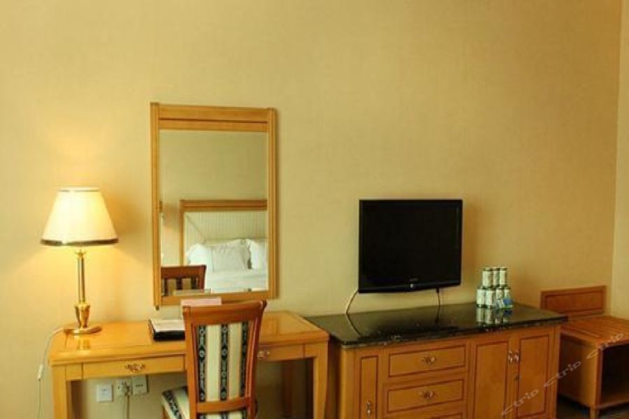 Фото New Pearl River Hotel