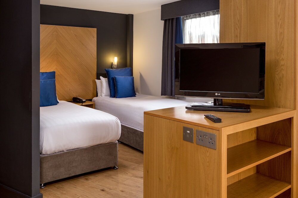 Фото Roomzzz Leeds City West