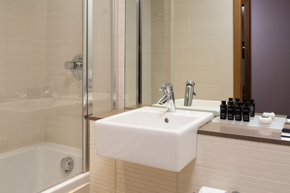 Фото Roomzzz Leeds City West