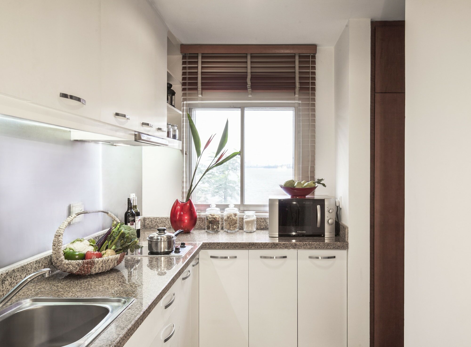 Фото Somerset West Lake Hanoi