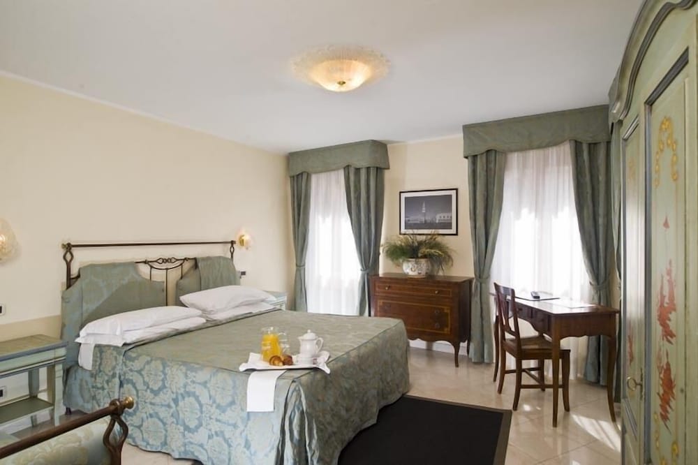 Фото La Locandiera