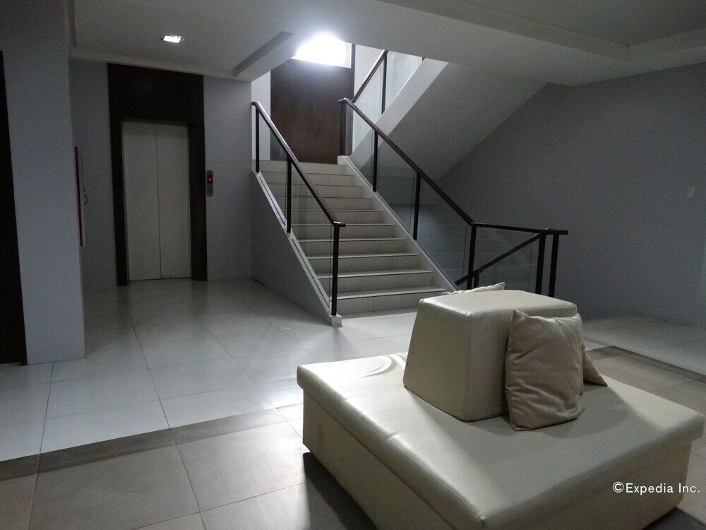 Фото Empire Suites Hotel