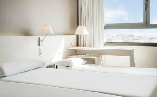 Гостиница Hotel Ilunion Valencia 3 в Валенсии