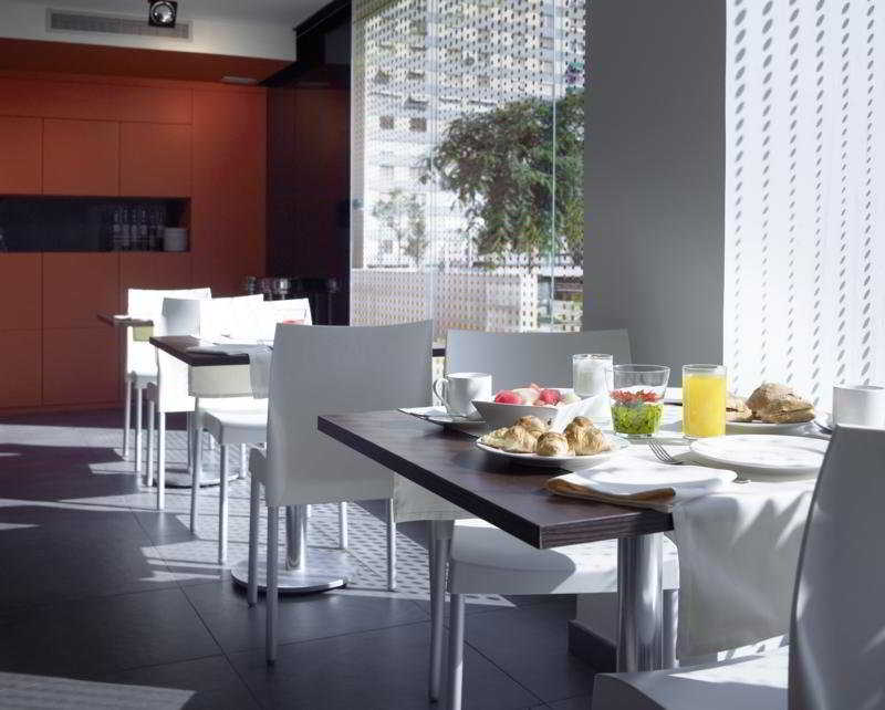 Фото Hesperia Barcelona Fira Apartments