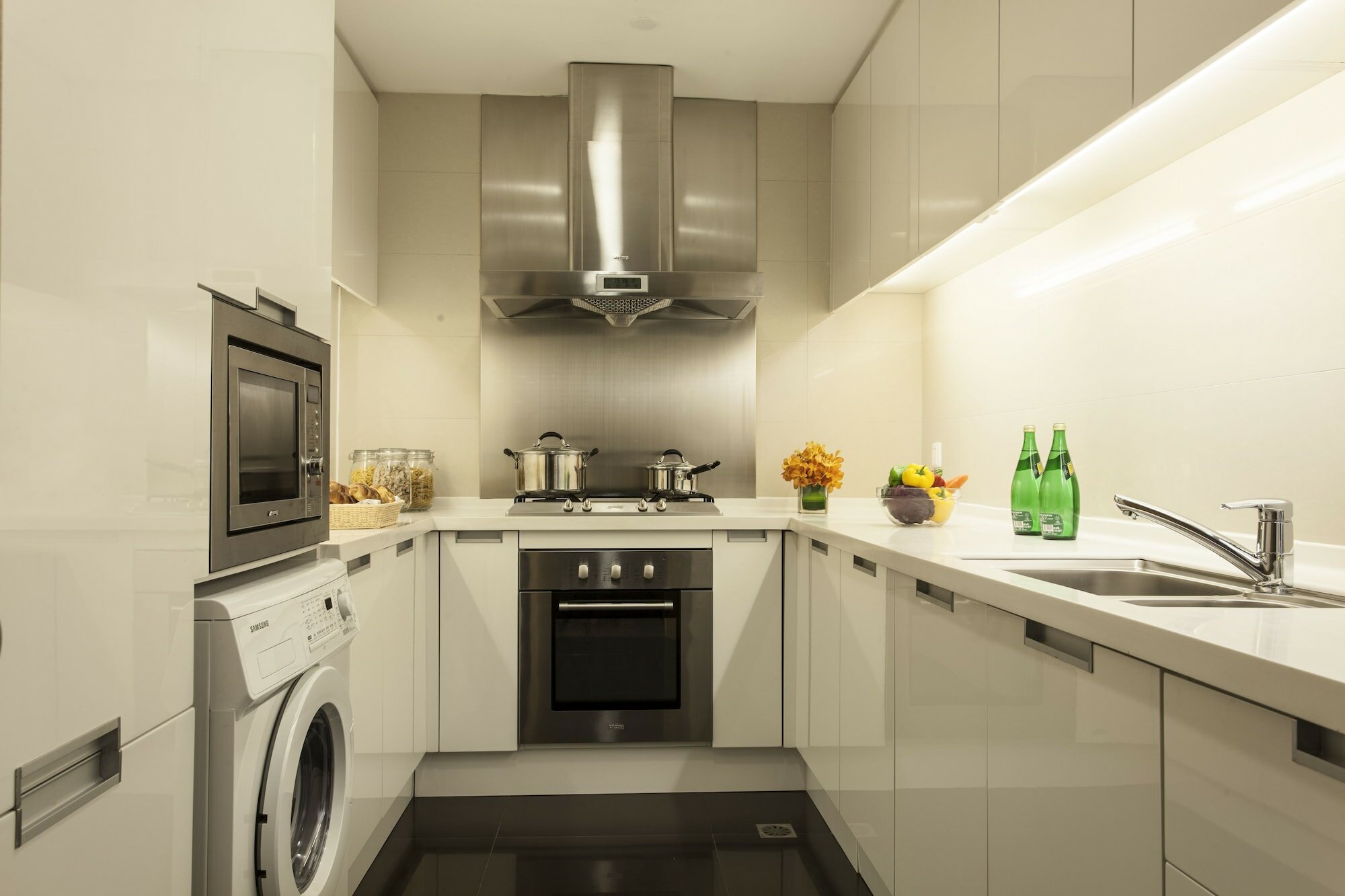 Фото Somerset Grand Central Dalian