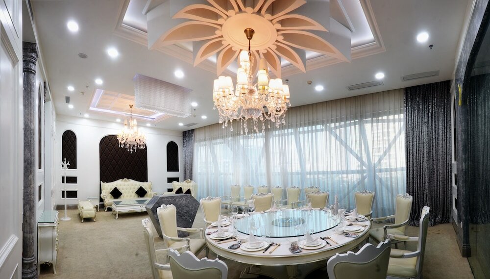 Фото Shenzhen Baoan Plus Gems Cube Hotel