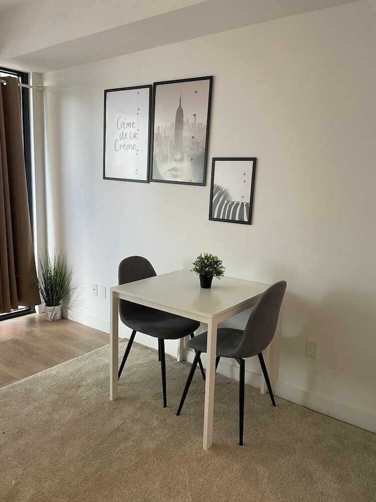 Фото Waterfront Yonge Apartments