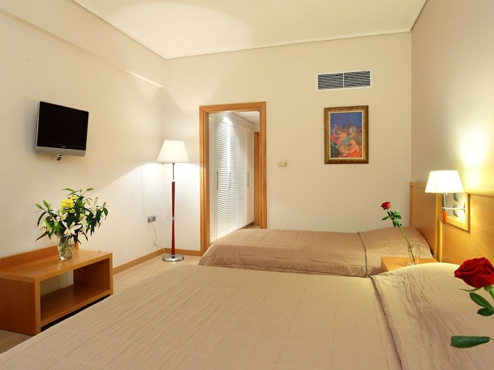 Фото Messinian Bay Hotel