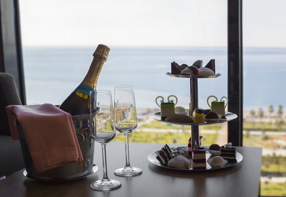 Фото Euphoria Batumi Convention & Casino Hotel