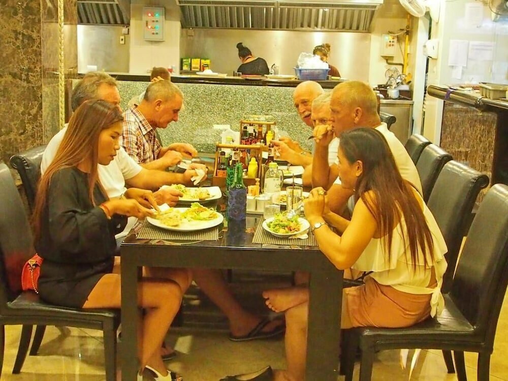 Фото Maleez Lodge Hotel and Restaurant