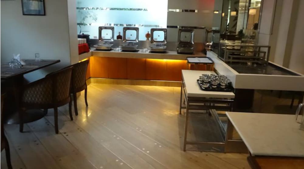 Фото Hotel Residency Andheri