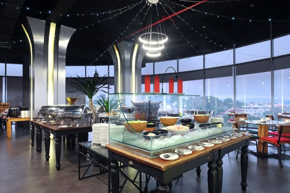 Фото Grand Edge Hotel Semarang