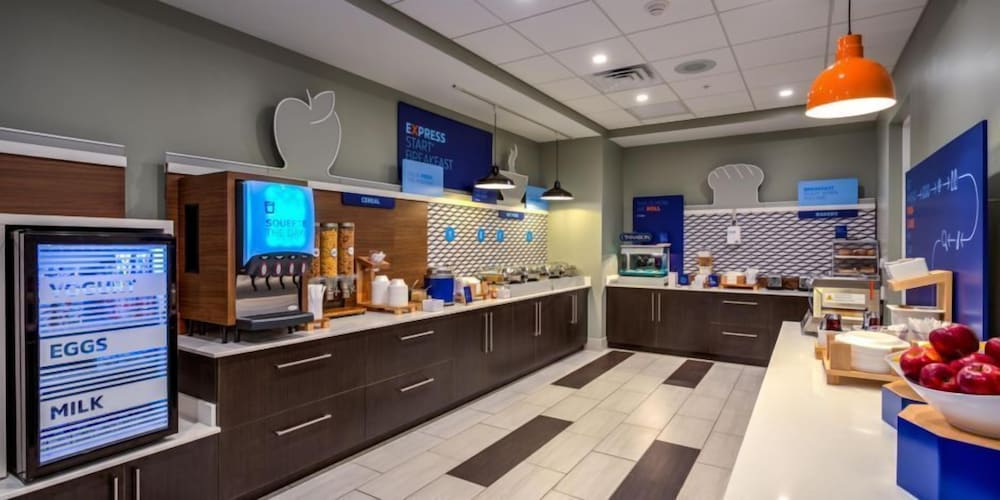 Фото Holiday Inn Express & Suites Reedsville - State Coll Area, an Ihg Hotel