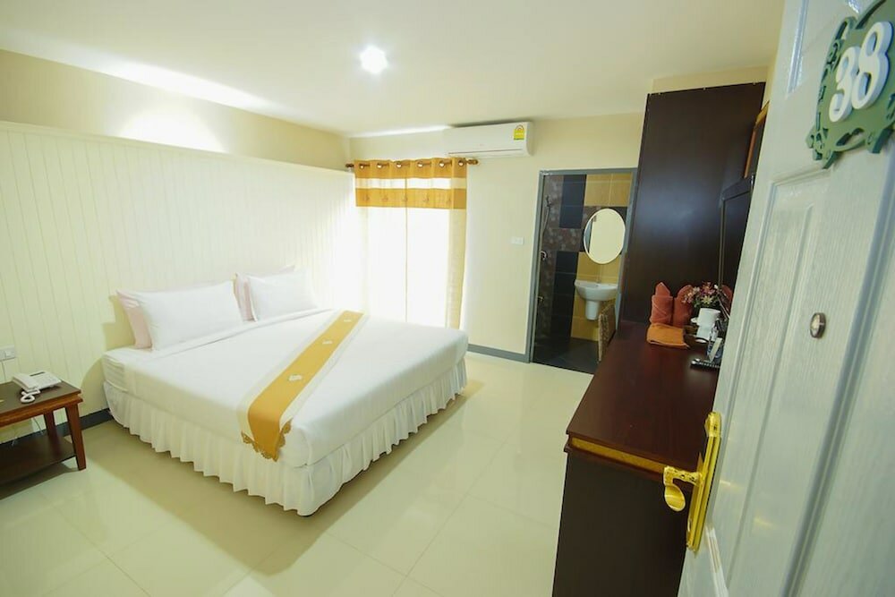 Фото The Corner Hotel - Adults Only