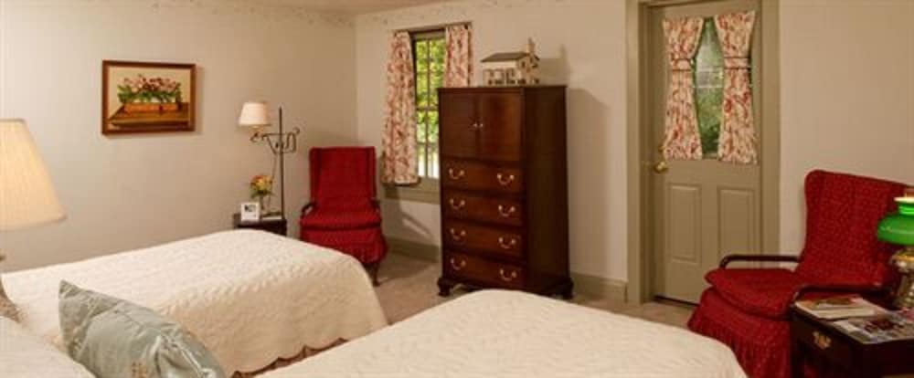 Фото Fairville Inn