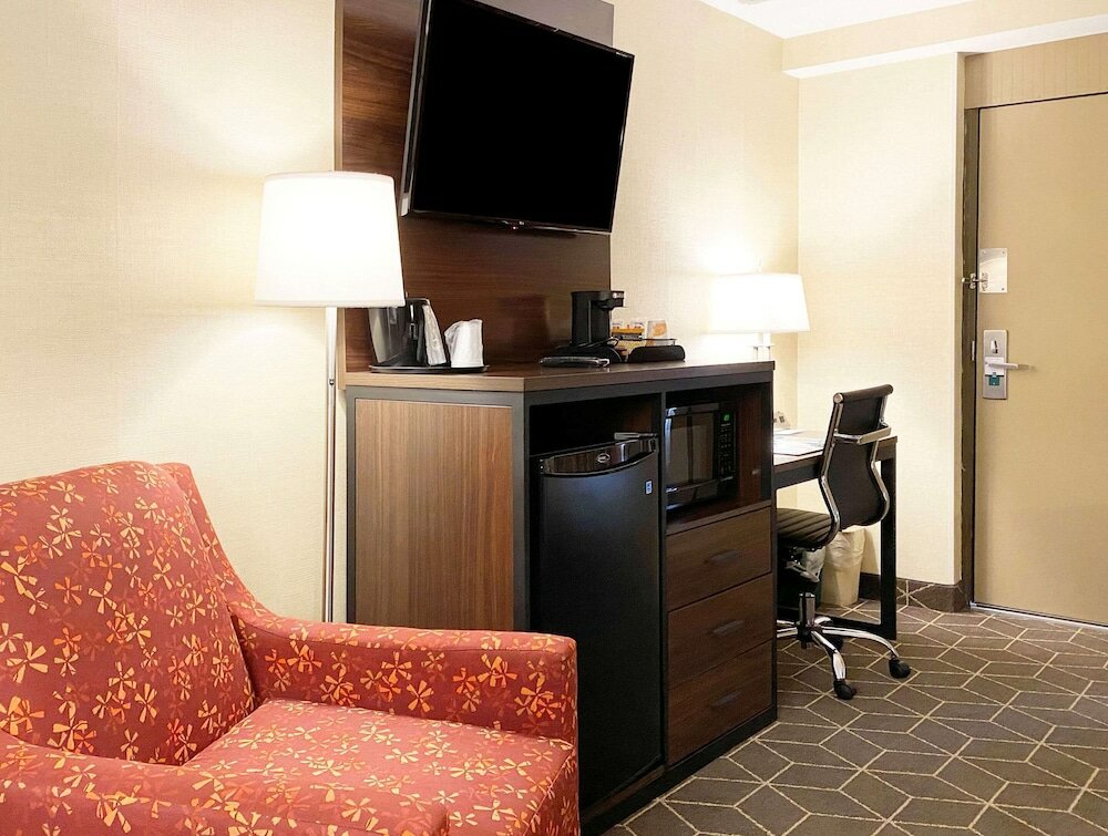 Фото Quality Inn & Suites Evergreen Hotel