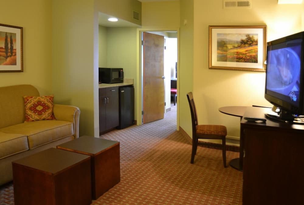 Фото Euro Suites Hotel