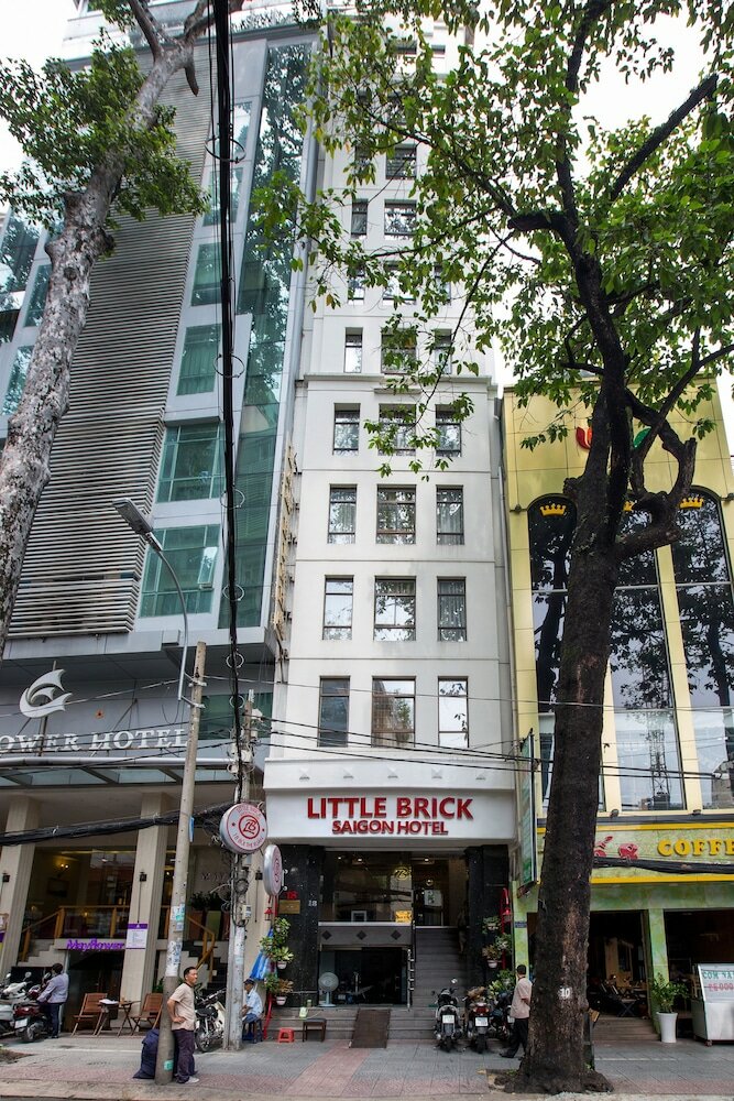 Фото Little Brick Saigon Hotel