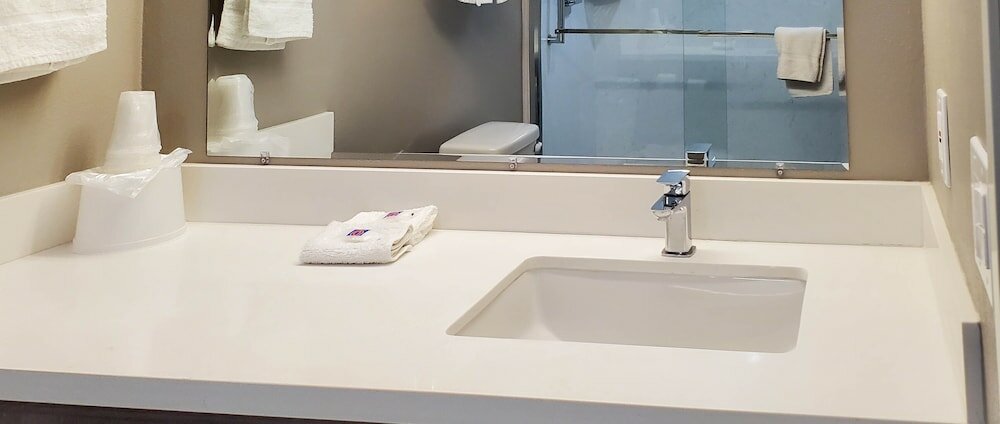 Фото Americas Best Value Inn Los Angeles at S Alvarado St