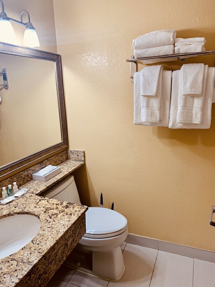 Фото Clarion Inn New London - Mystic