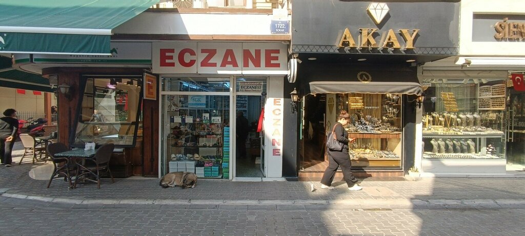 صيدلية Dortkardeshler Pharmacy ، إزمير، صورة