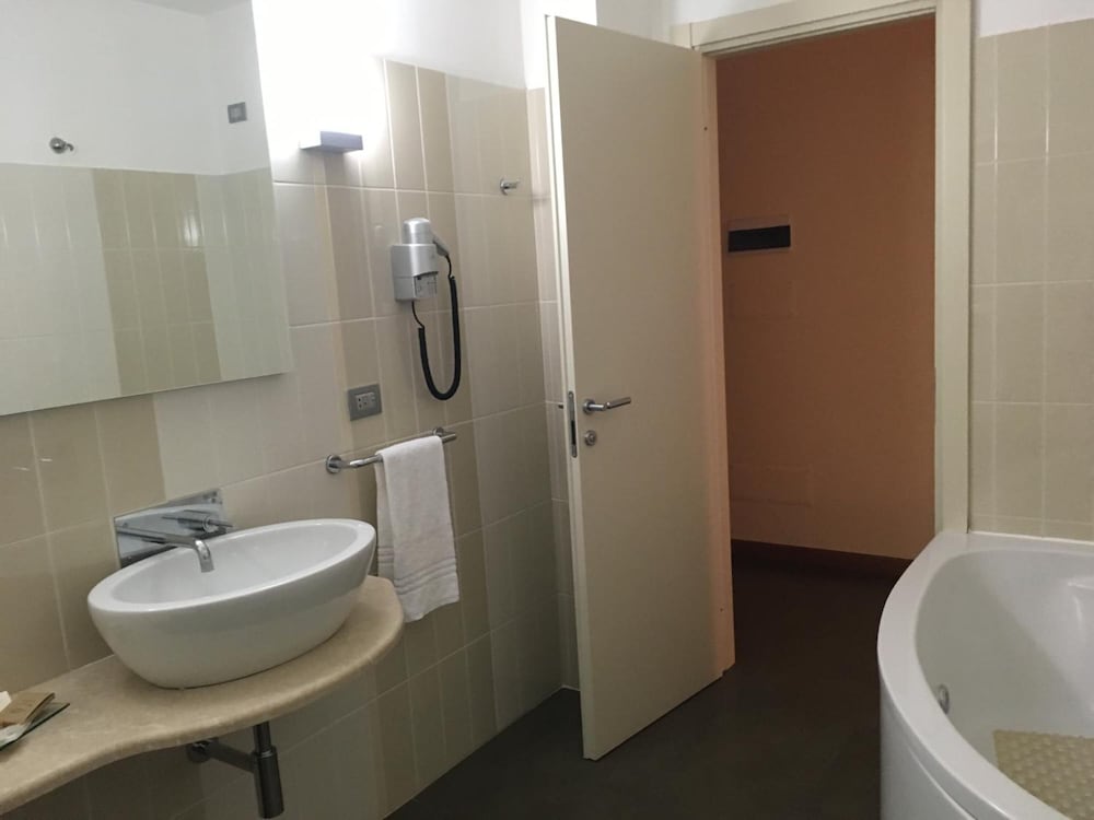 Фото Hotel Langhe & Monferrato