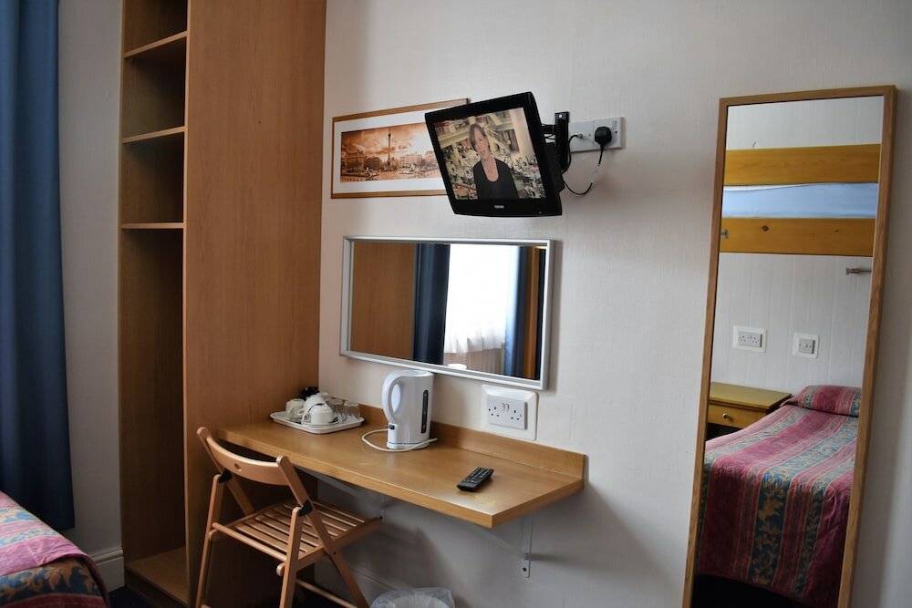 Фото MacDonald Hotel