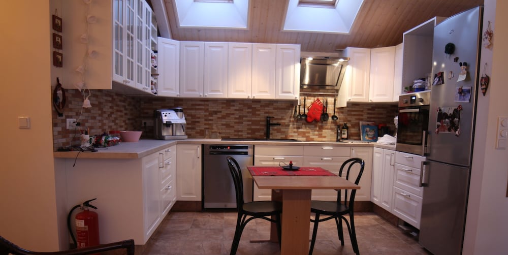 Фото Three Sisters Studio Apartments