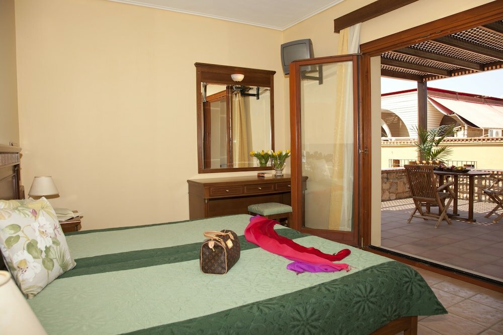 Фото Mylos Hotel Apartments