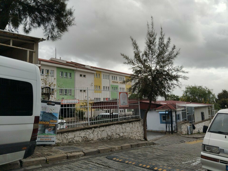 تعليم ثانوي Izmir Konak Anatolian High School ، إزمير، صورة