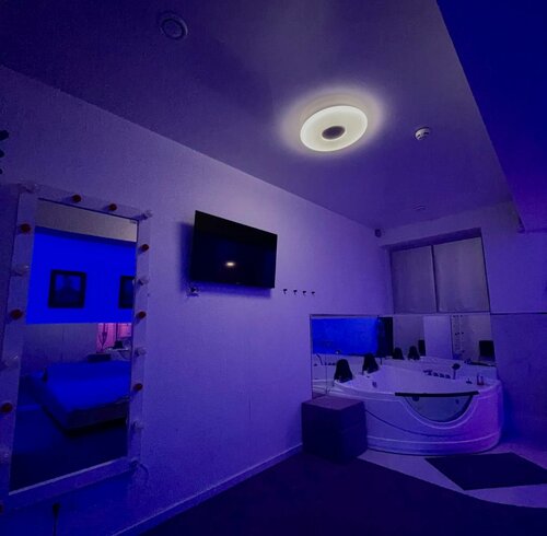 Надин Дженсеннің үлкен сиськилері