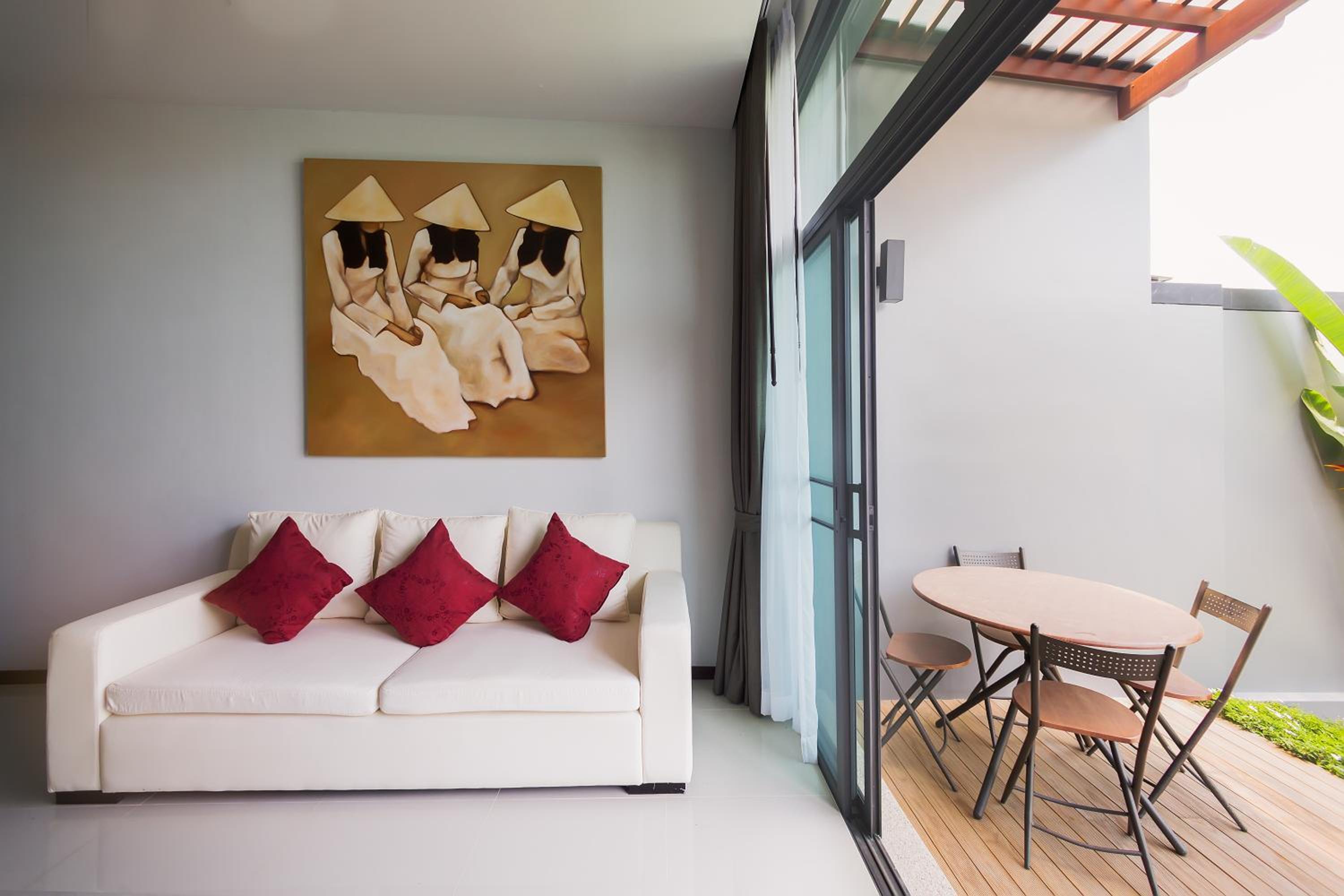 Фото Saiyuan Estate by TropicLook