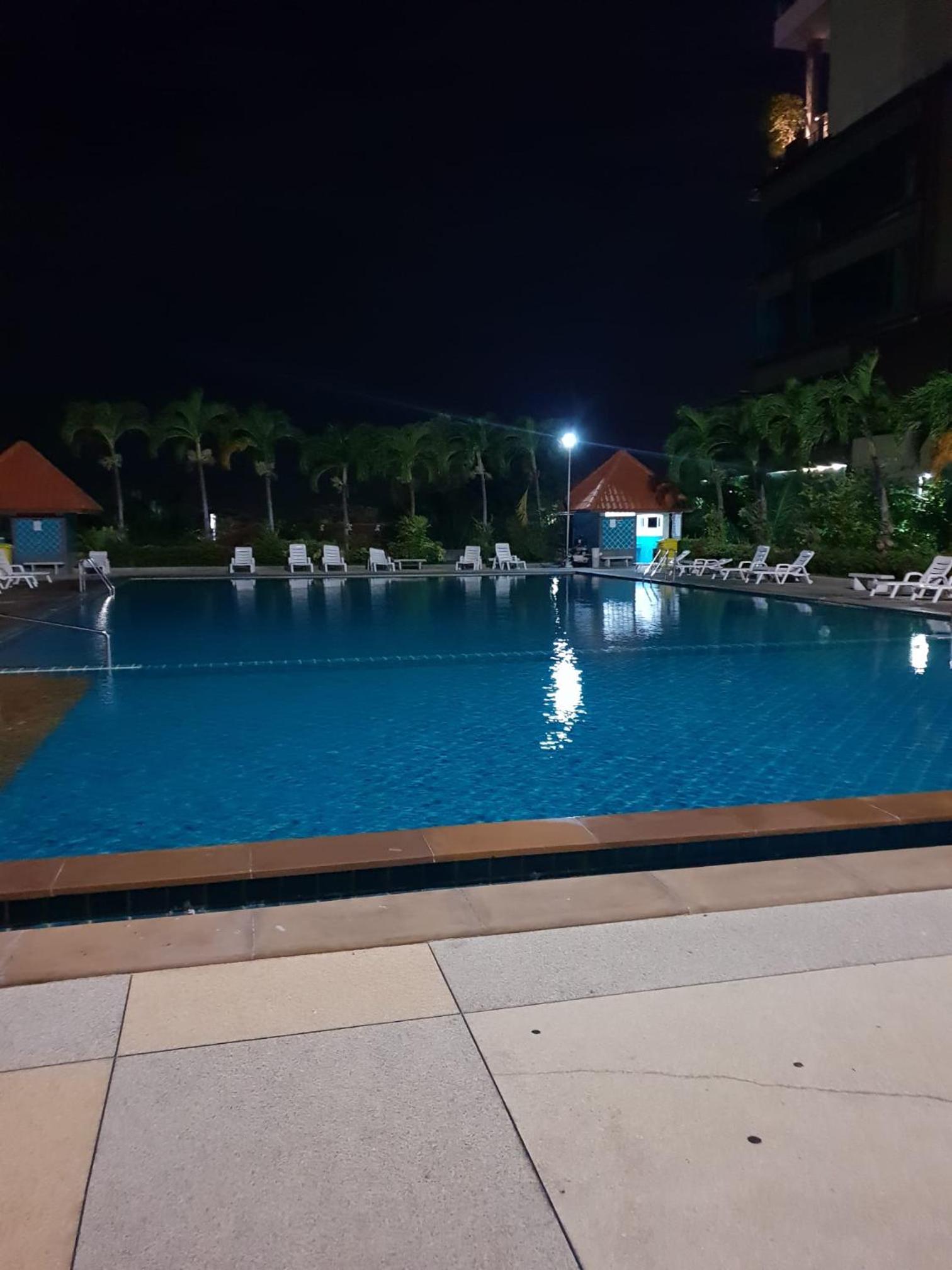 Фото Vtsix Condo Rentals at View Talay 6 Pattaya