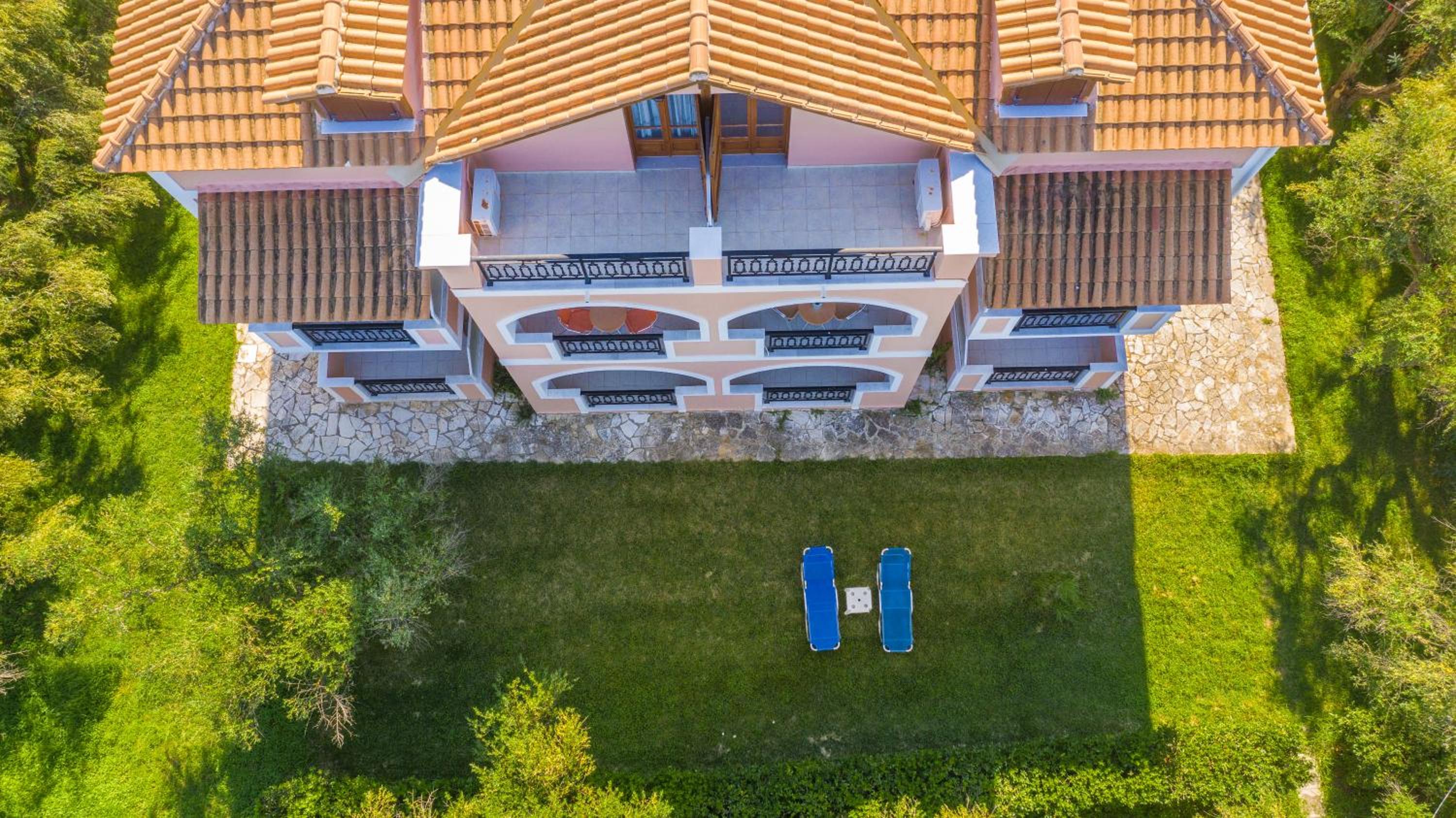 Фото Kavos Psarou Studios and Apartments