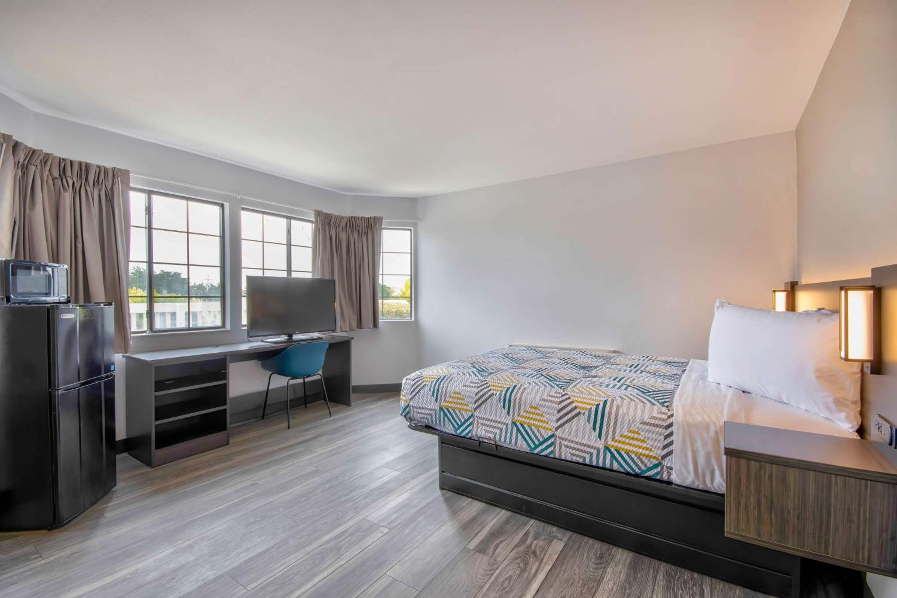 Фото Motel 6 Marina, Ca - Monterey