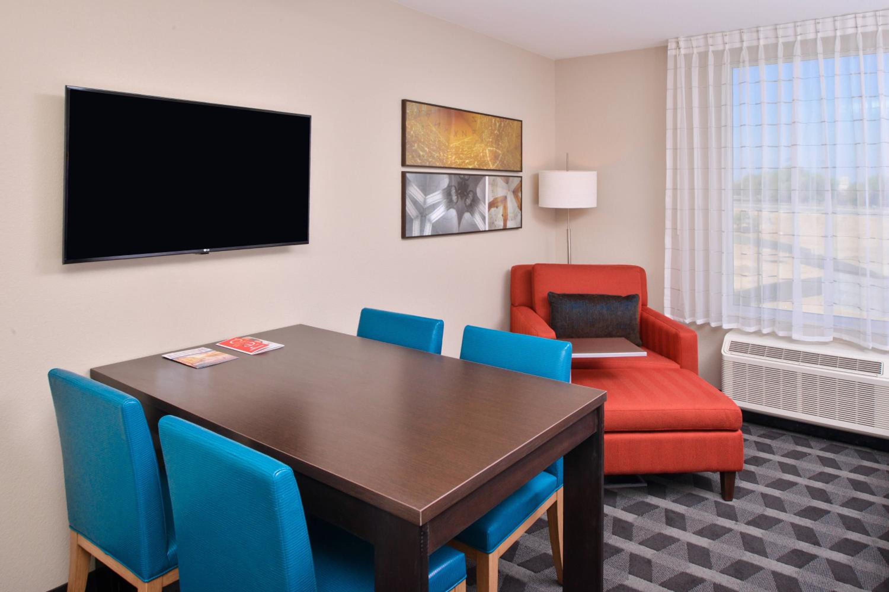 Фото TownePlace Suites by Marriott Ontario Chino Hills