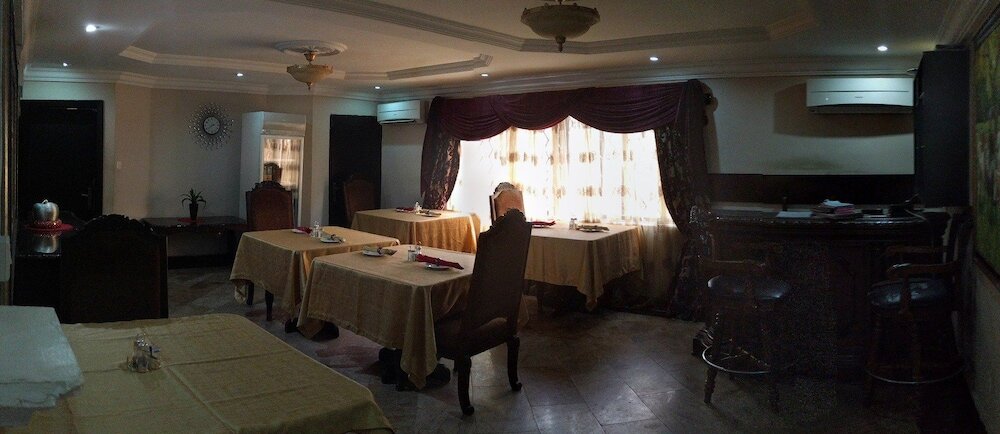 Фото Emperor's PLace Luxury Room