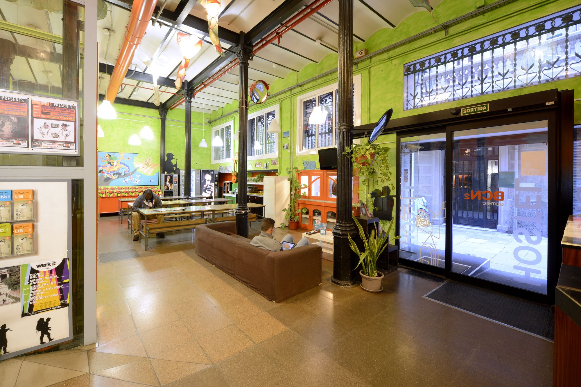 Фото Safestay Barcelona Gothic