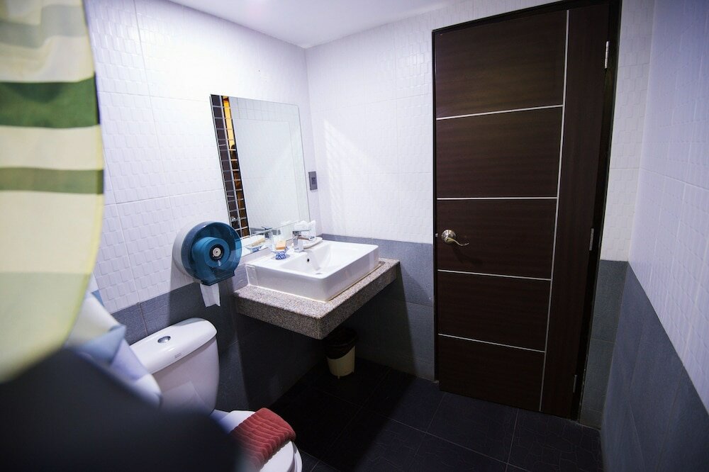 Фото Mr Mac's Hotel